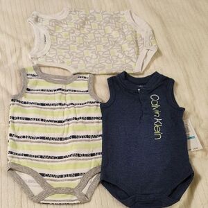 Calvin Klein Newborn 3 Pack Baby Bodysuit - Blue, Gray, Green, White 6-9M NWT.